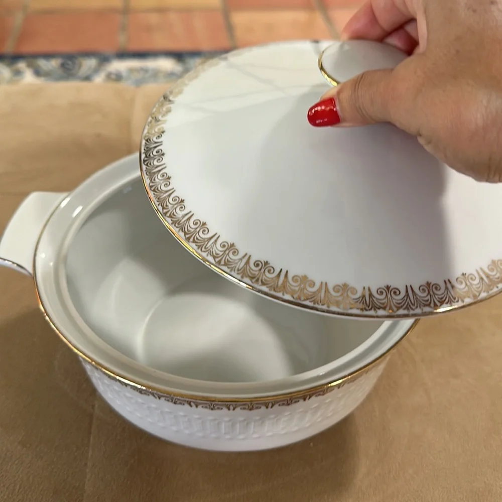 Margarete Fine China excellent preowned